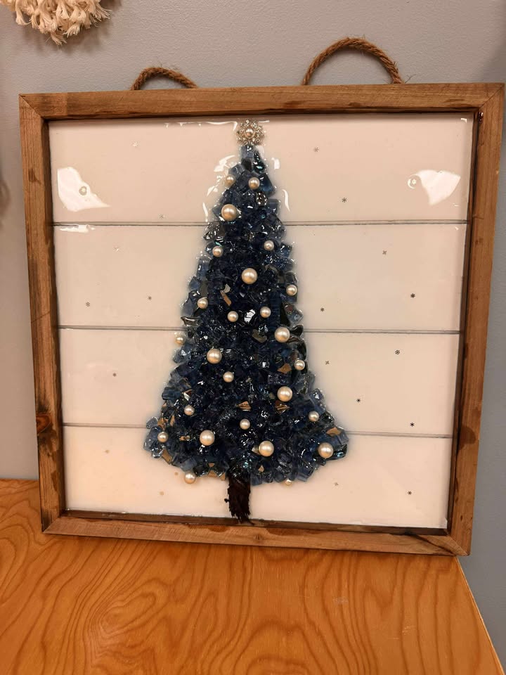 11/20/25 Crushed Glass Christmas Tree on Wood 6 PM
