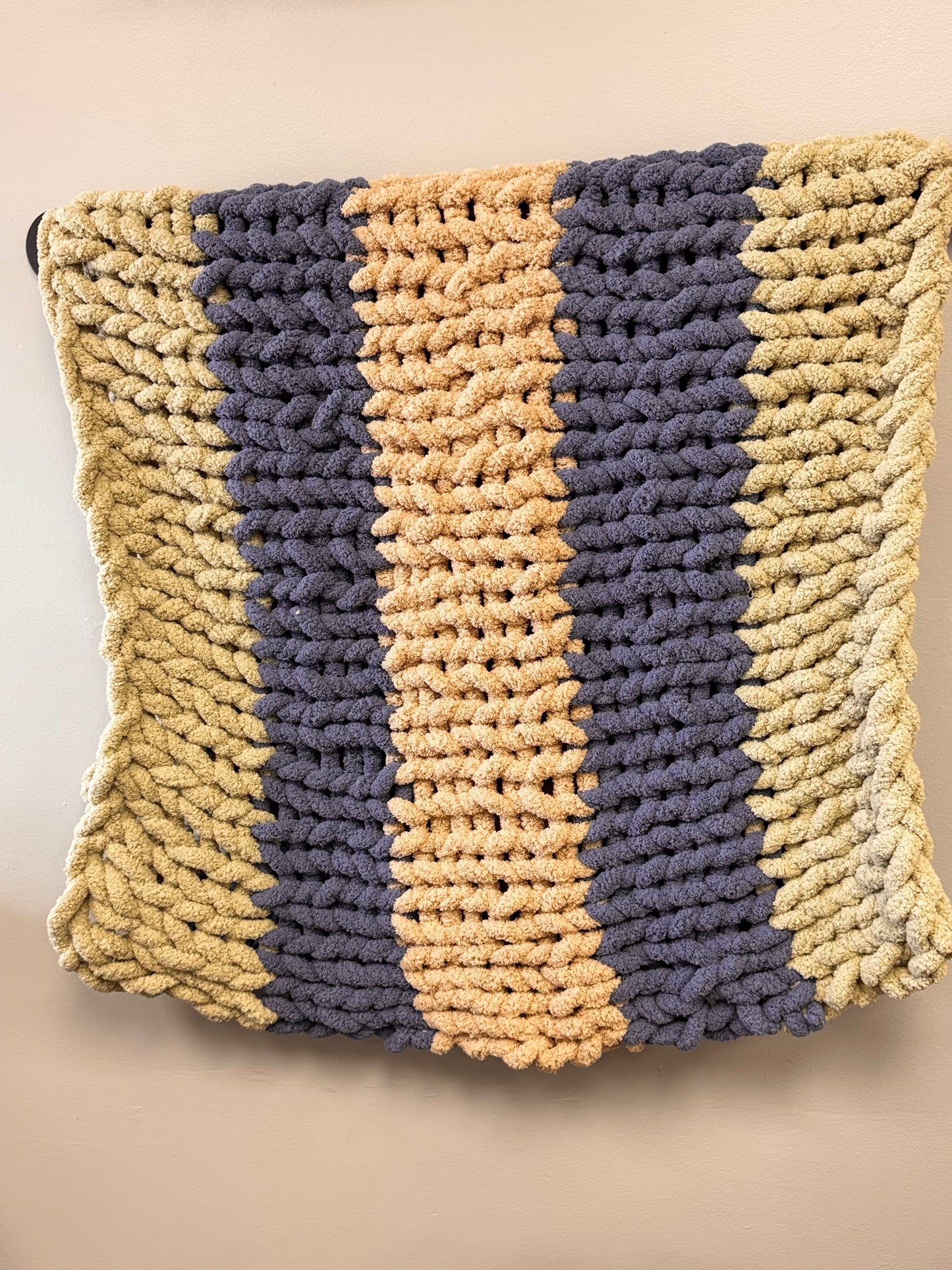 11/23/25 Chunky Knit Blanket 1-3PM